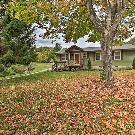 Villa Newland Retreat With Creek, Near Hiking And Wineries!